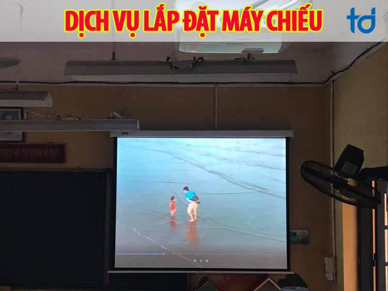 dich-vu-lap-dat-may-chieu-truong-hoc